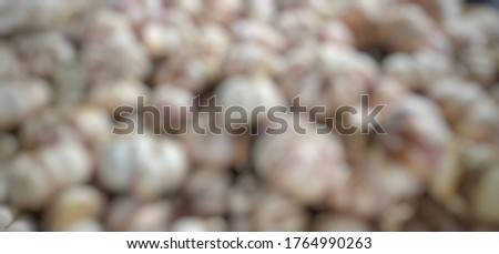 Dried garlic is on the market from Thailand Blurry pictures.