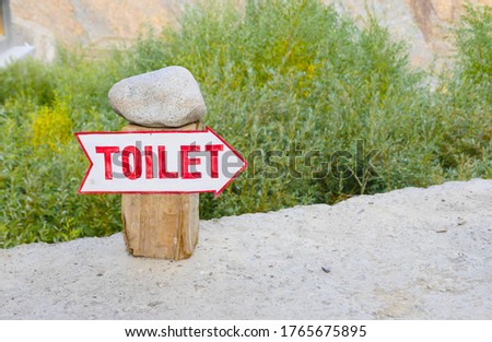 toilet on a wooden sign  in Ladakh India.