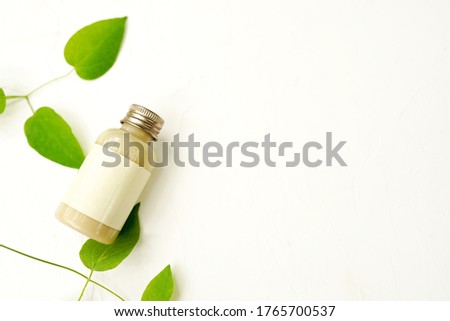 mockup Bottle of essential oil with herb leaf on white background. copy space