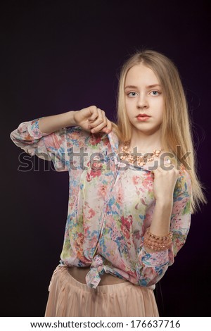 Teenage girl wearing vintage accessories.