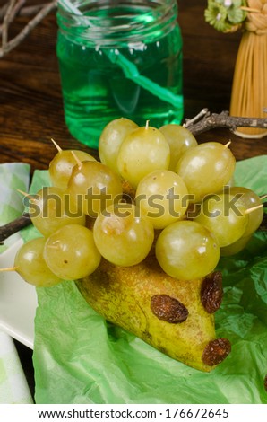 Funny kid dessert,   grape and pear porcupine