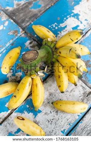 A group of bananas stay together