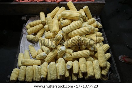 Pile of raw corn, ready for sale.