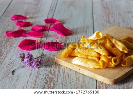 
Pasta pictures, paprika flavored potato chips