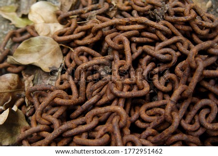 Several meters of rusty chains