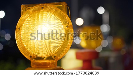 Yellow caution light at street 