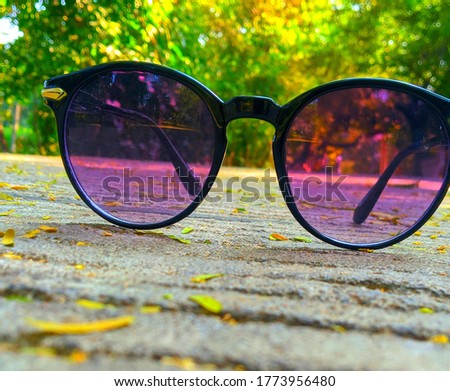 sunglasses picture with selective focus bokeh effects