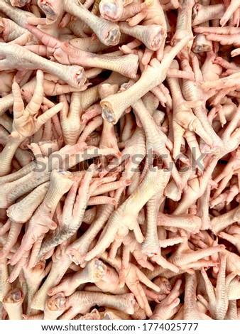 Picture of chicken feet for cooking.