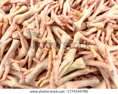Picture of chicken feet for cooking.