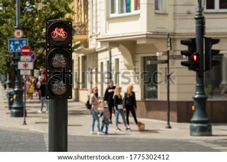a traffic light for bicycles shows a red light