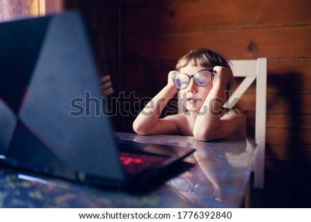 child are looking at the laptop screen
