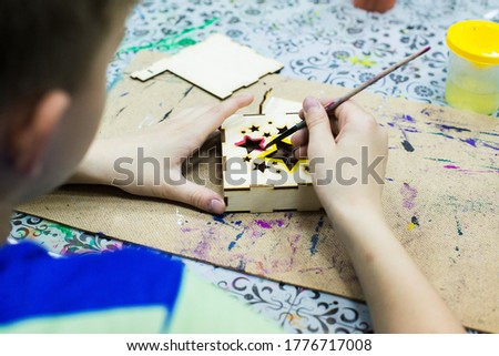 a child makes crafts with their own hands