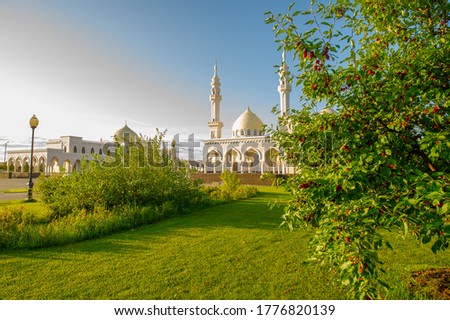 The White Mosque is located outside the ancient Bulgarian settlement and looks like the famous Taj Mahal Palace in India. "Cultural heritage - Sviyazhsky island and Ancient Bulgar."