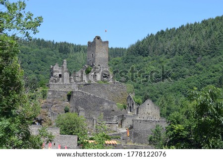 view to the castle ruin in Niedermanderscheid, Manderscheid in the Eifel