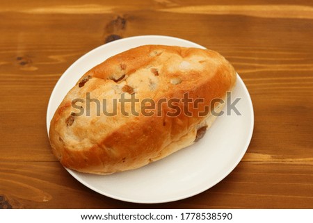 Raisin bread on a plate