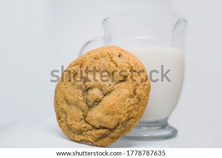 A clean and minimalistic Milk and Cookies picture.