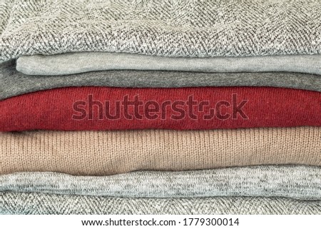 Pile of unisex clothes in grijs beige and burgundy color