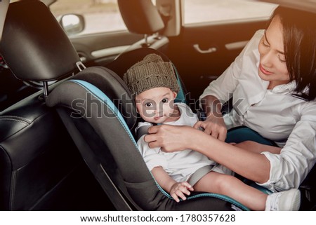 Pictures of Asian boys and mothers in car,Focus on baby face