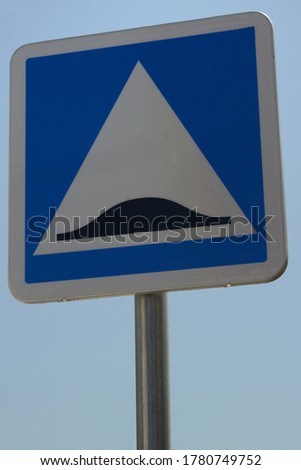 Road sign indicating a speed bump