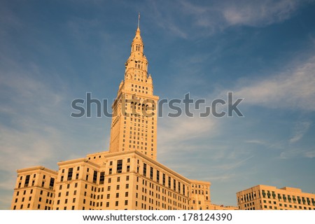 Historic building in downtown Cleveland in afternoon light.