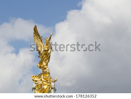 Queen Victoria Memorial Statue