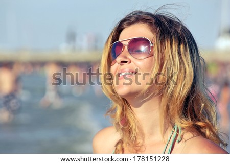 Beautiful Caucasian girl  smiling portrait retro style outdoor enjoying  - Young woman smiling fashion retro  shoot by the sea