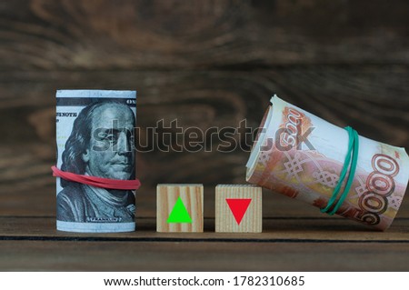 quotes of the dollar against the ruble on wooden cubes