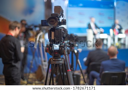 Live broadcast of the press conference. Stream to the Internet