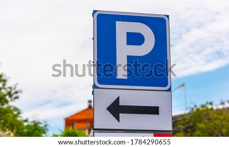 Parking sign and an arrow showing where parking is allowed