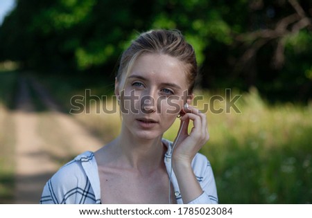 The girl puts on the earphone. Sports activities. Music for sports.