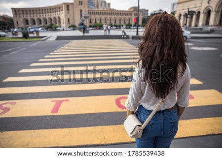 Young woman in crossing in the street
