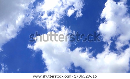 Sky images, taking pictures of the sky, white clouds. Imagine being like a poodle dog carrying someone carrying.