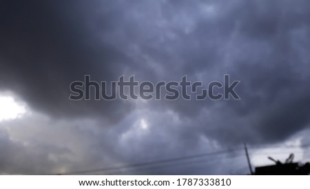 The background image, black cloud photography, is frightening. When the rain is about to fall, there will be light falling down the gap in the picture, the light will be less.