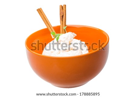 Cottage cheese with cinnamon and sage