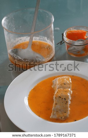 Cooked halibut with crustacean sauce