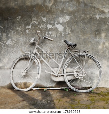 Old dusty bicycle