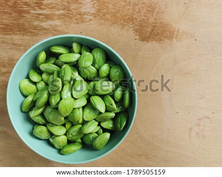 the bitter bean, twisted cluster bean, or stink bean