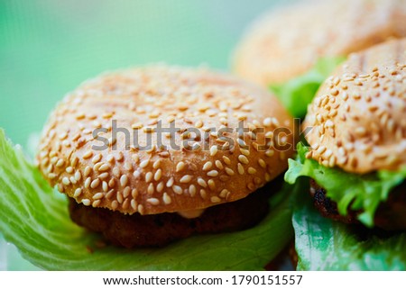 gamburger burger grilled fustfood green