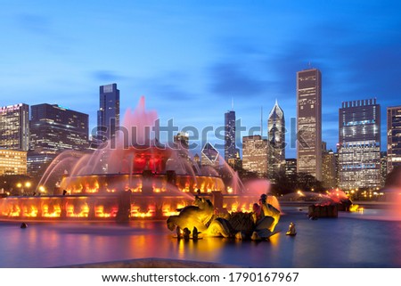 Downtown city skyline, Chicago, Illinois, United States