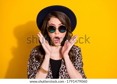 Close up photo of astonished girl impressed incredible novelty scream open mouth wear good look clothes isolated over vibrant color background