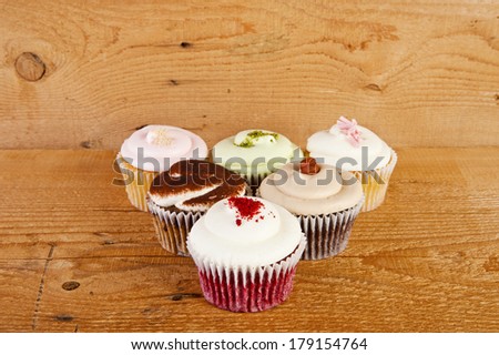 cupcakes on wooden background