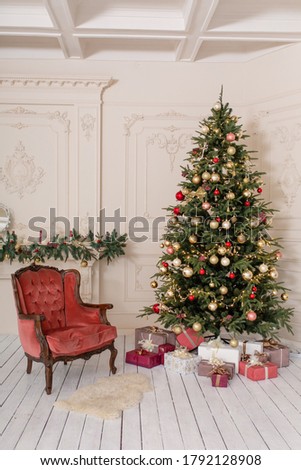 Decorations of a room with a decorated Christmas tree