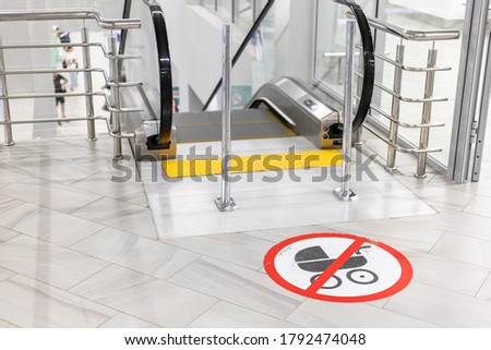 sign of passage with a baby carriage is prohibited near the escalator