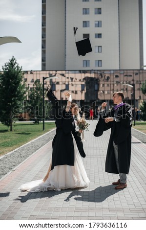 The newlyweds met at the Institute and came to the place of their acquaintance in robes for a wedding photo session! Novosibirsk State University, in Novosibirsk