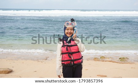 A hijab woman wearing snorkeling clothes