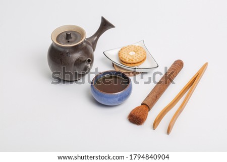 Chinese traditional teapot, cup, tea set covered with tea stains