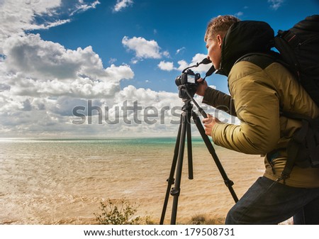 Photographer have shooting session wild sea landscape