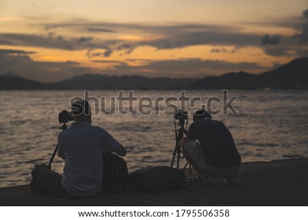 Photography lover of shooting the nice sunset view 