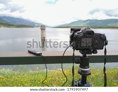 Taking a picture of the lake with a full frame camera, tripod and shutter