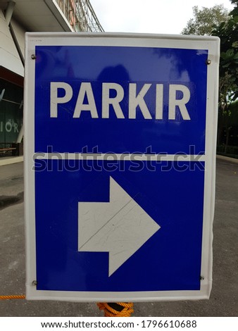 parking sign arrow turn right